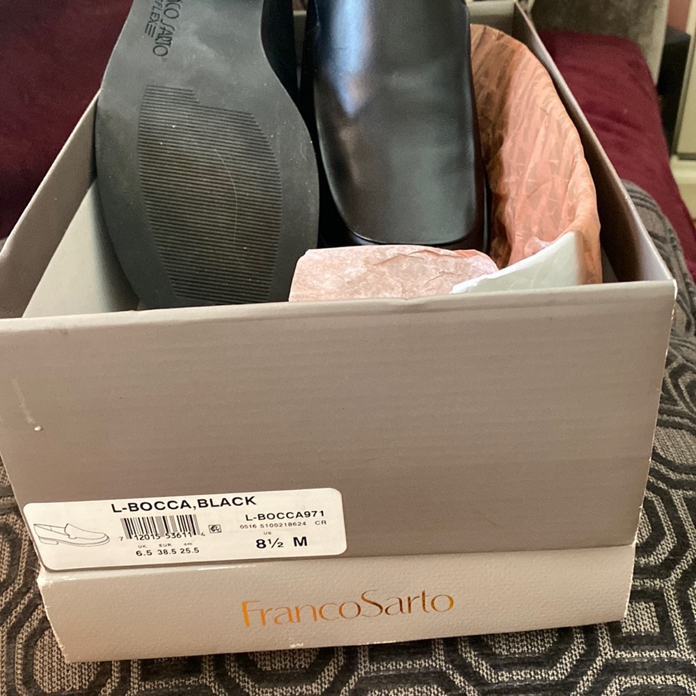 Black leather classic chic loafer